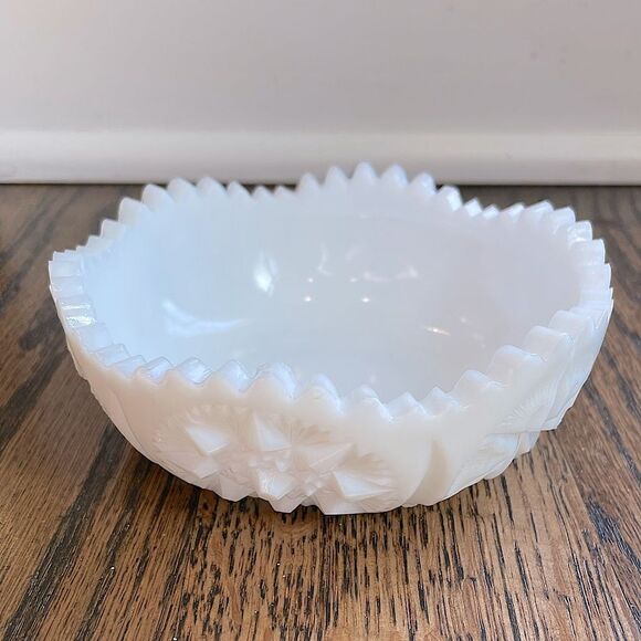 Vintage Viking Glass Milk Glass 5” Round Serving Candy Trinket Dish - Picture 1 of 6